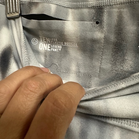 NIKE Dri-Fit Stretch  Gray Tie Dye Capri Leggings Women's Size L - Picture 4 of 5